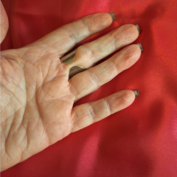 Ring - Picture 5 of 8